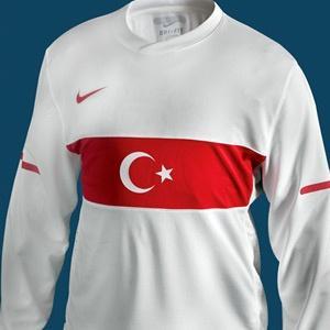 Türkiyə millisinin yeni forması <b style="color:red">(FOTO)</b>